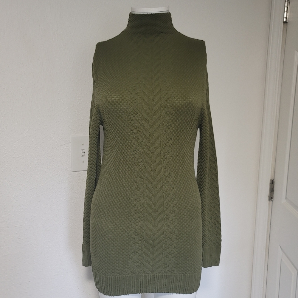 CLEO olive Super stretchy longsleeve layering tee